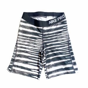 Nike Pro B/W Patterned Shorts